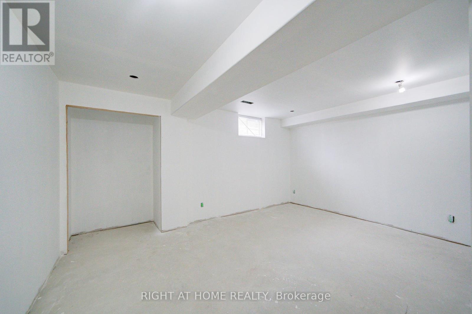 26 Pearl Street, Wasaga Beach, Ontario  L9Z 1J6 - Photo 48 - S12186054