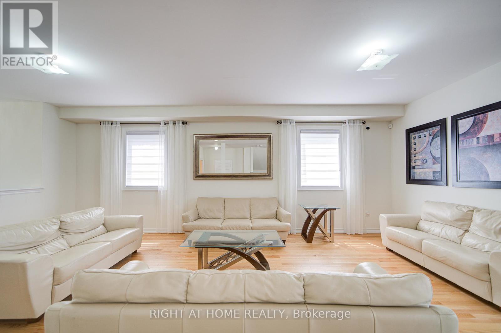 26 Pearl Street, Wasaga Beach, Ontario  L9Z 1J6 - Photo 6 - S12186054