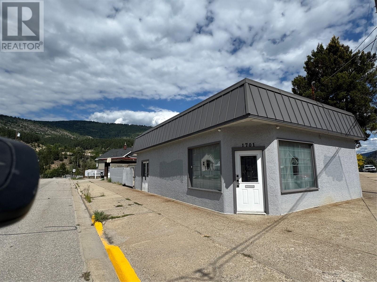 1701 Third Avenue, Trail, British Columbia  V1R 1R1 - Photo 15 - 10348077
