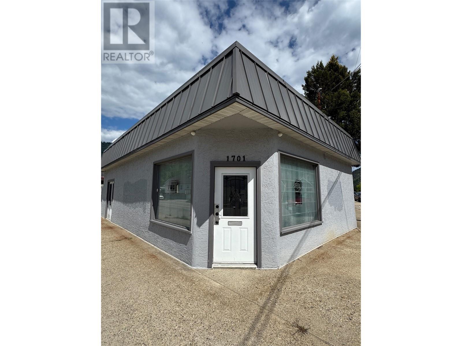 1701 Third Avenue, Trail, British Columbia  V1R 1R1 - Photo 2 - 10348077