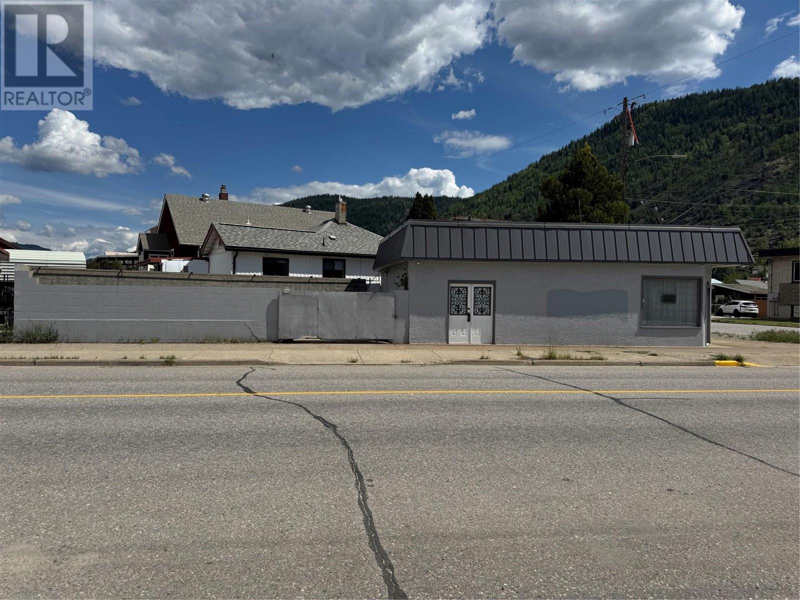 1701 Third Avenue, Trail, British Columbia  V1R 1R1 - Photo 3 - 10348077
