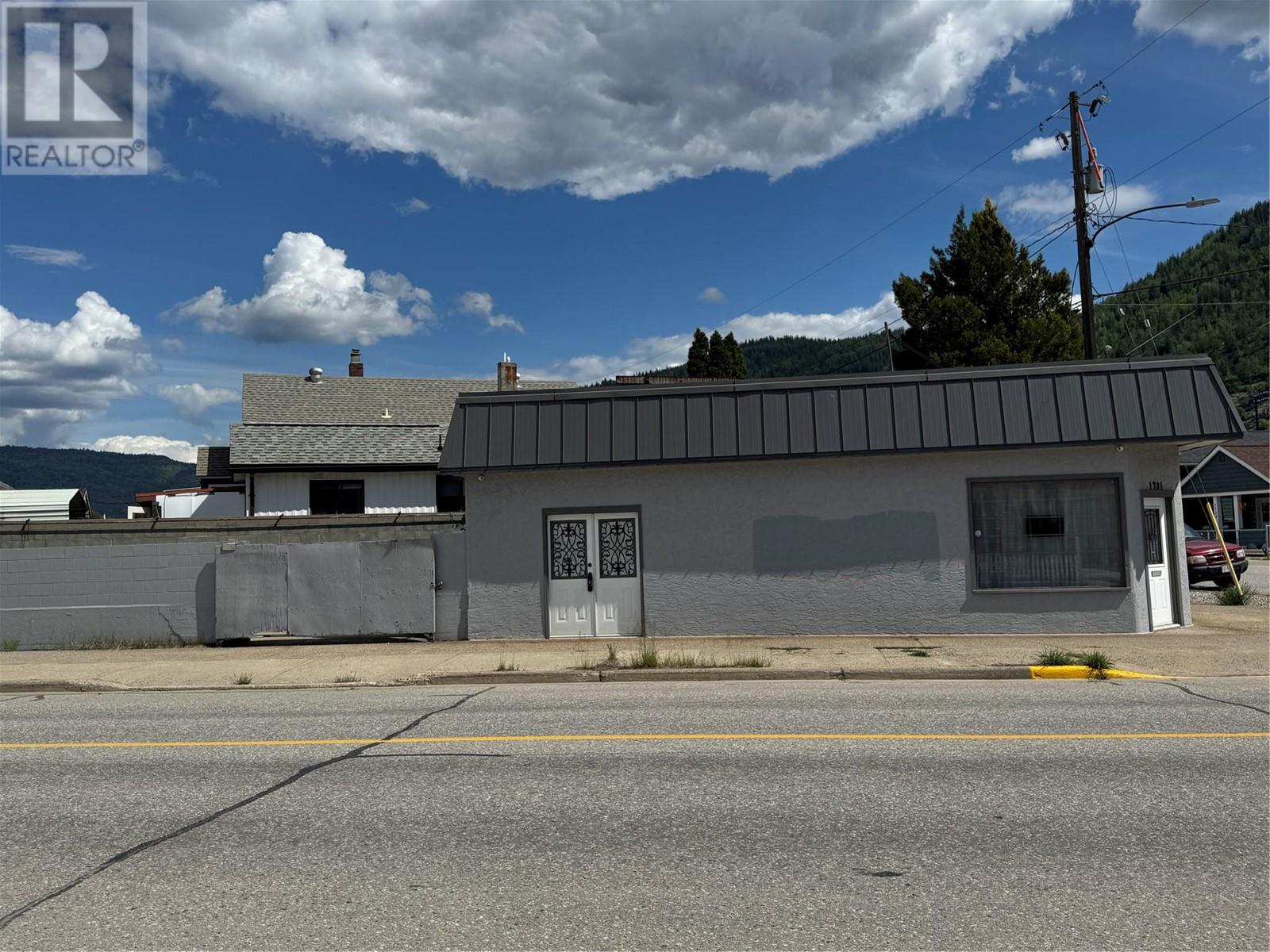 1701 Third Avenue, Trail, British Columbia  V1R 1R1 - Photo 4 - 10348077