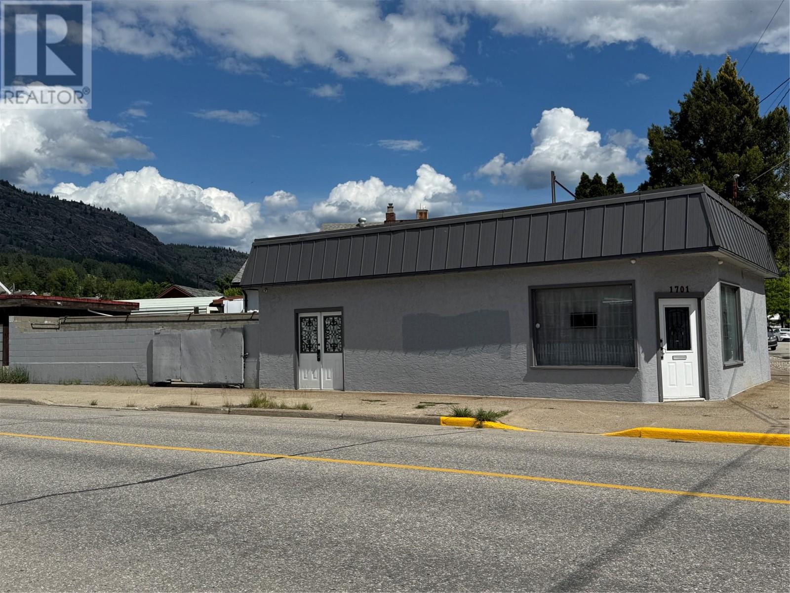 1701 Third Avenue, Trail, British Columbia  V1R 1R1 - Photo 5 - 10348077