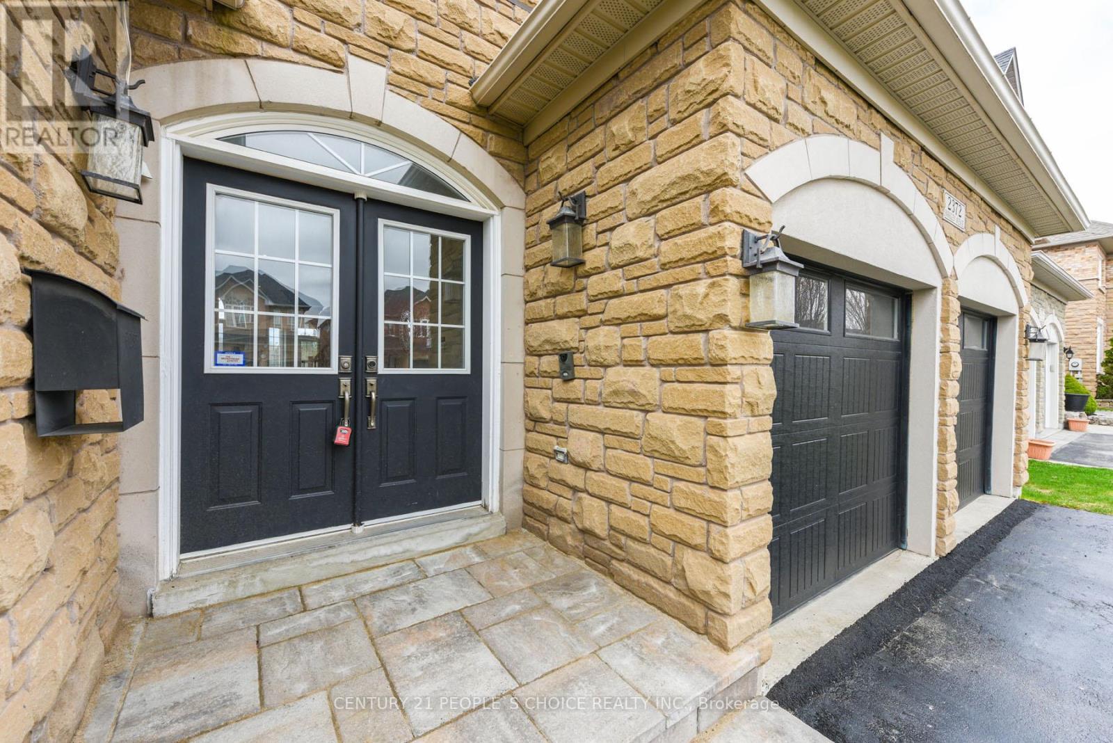 2372 Parkglen Avenue, Oakville, Ontario  L6M 4Y5 - Photo 2 - W12186056