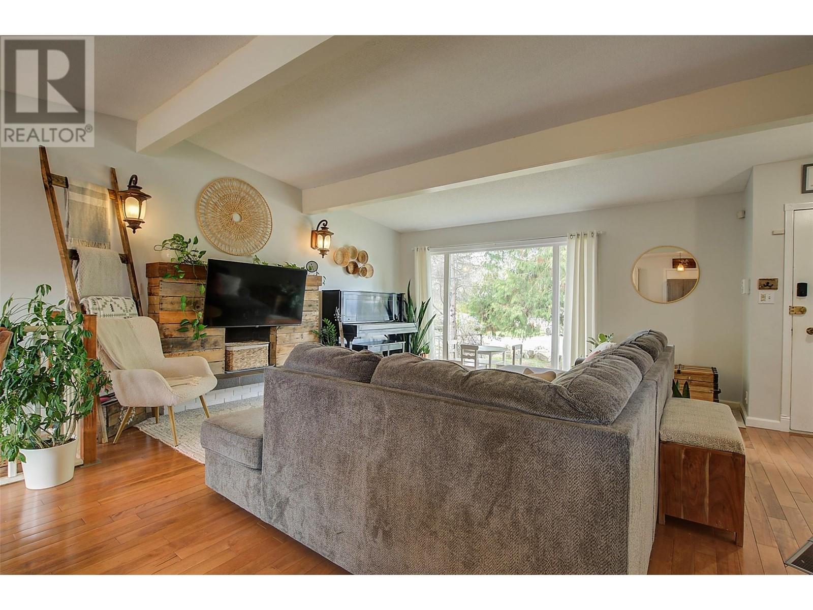 275 Bryden Road, Kelowna, British Columbia  V1Z 3Y5 - Photo 4 - 10343519