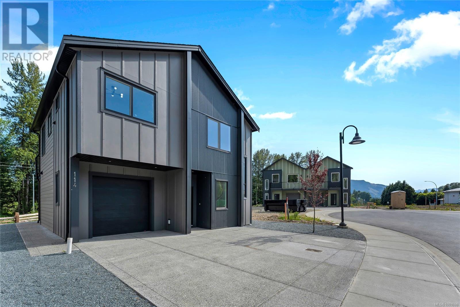 Property at 114 Plante Cres image 1