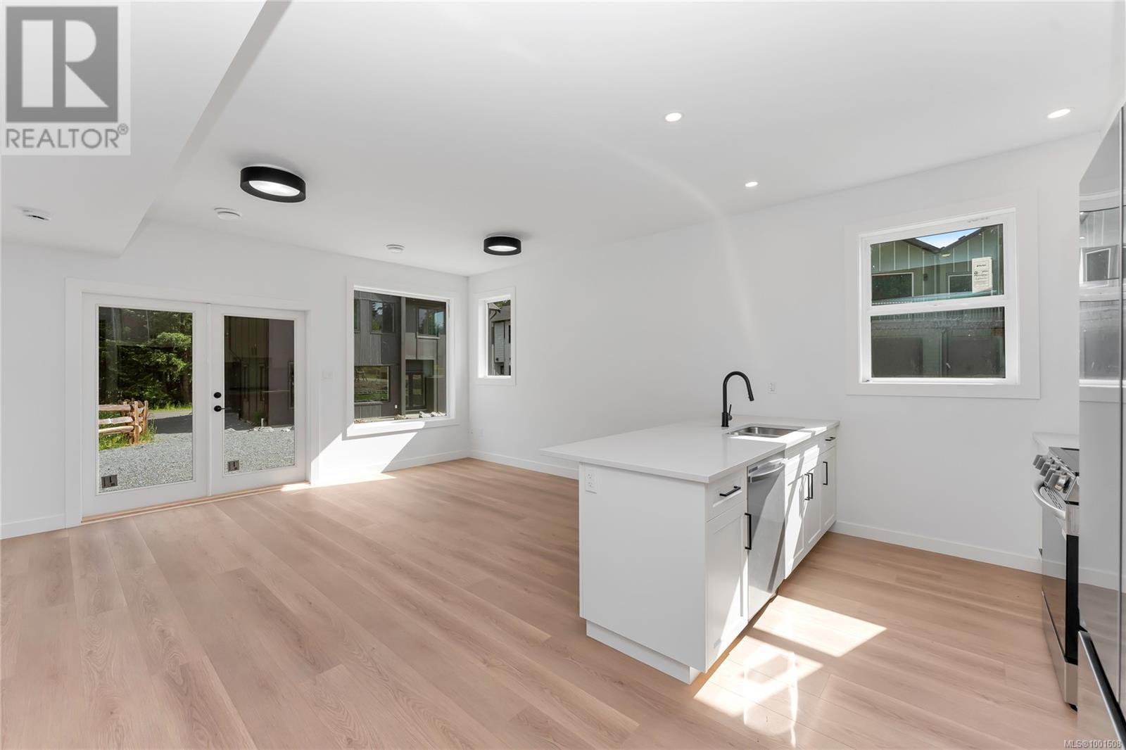 Property at 114 Plante Cres image 4