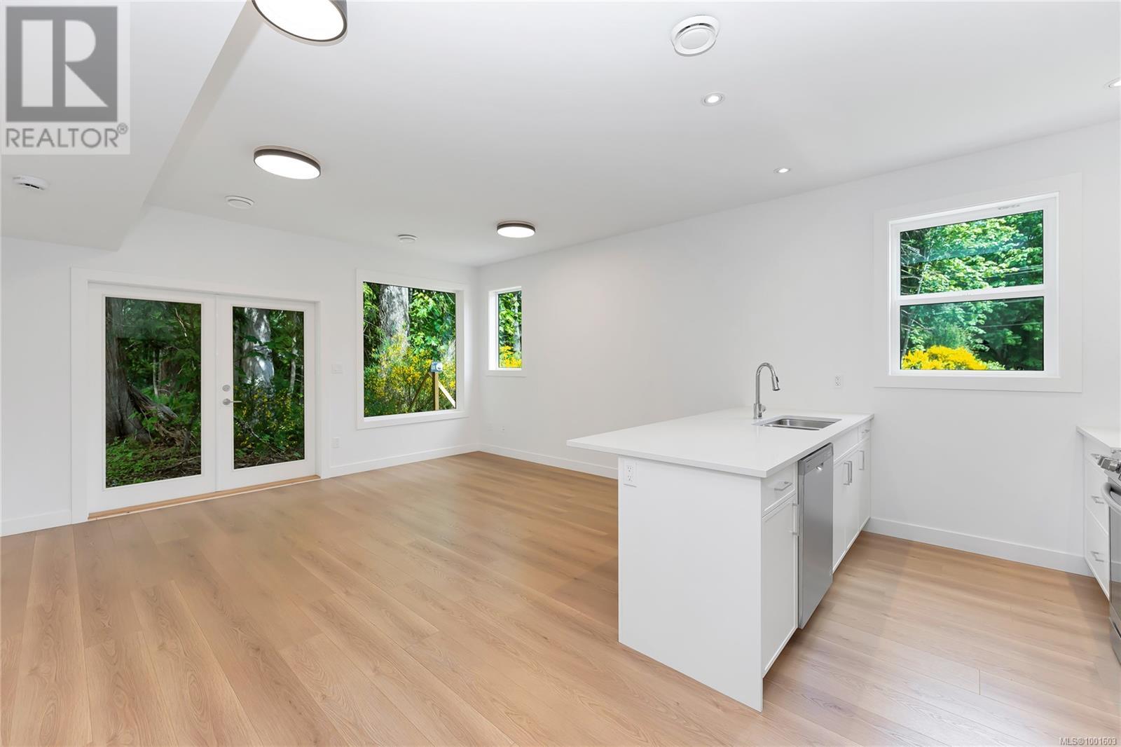 Property at 127 Heritage Creek Dr image 4