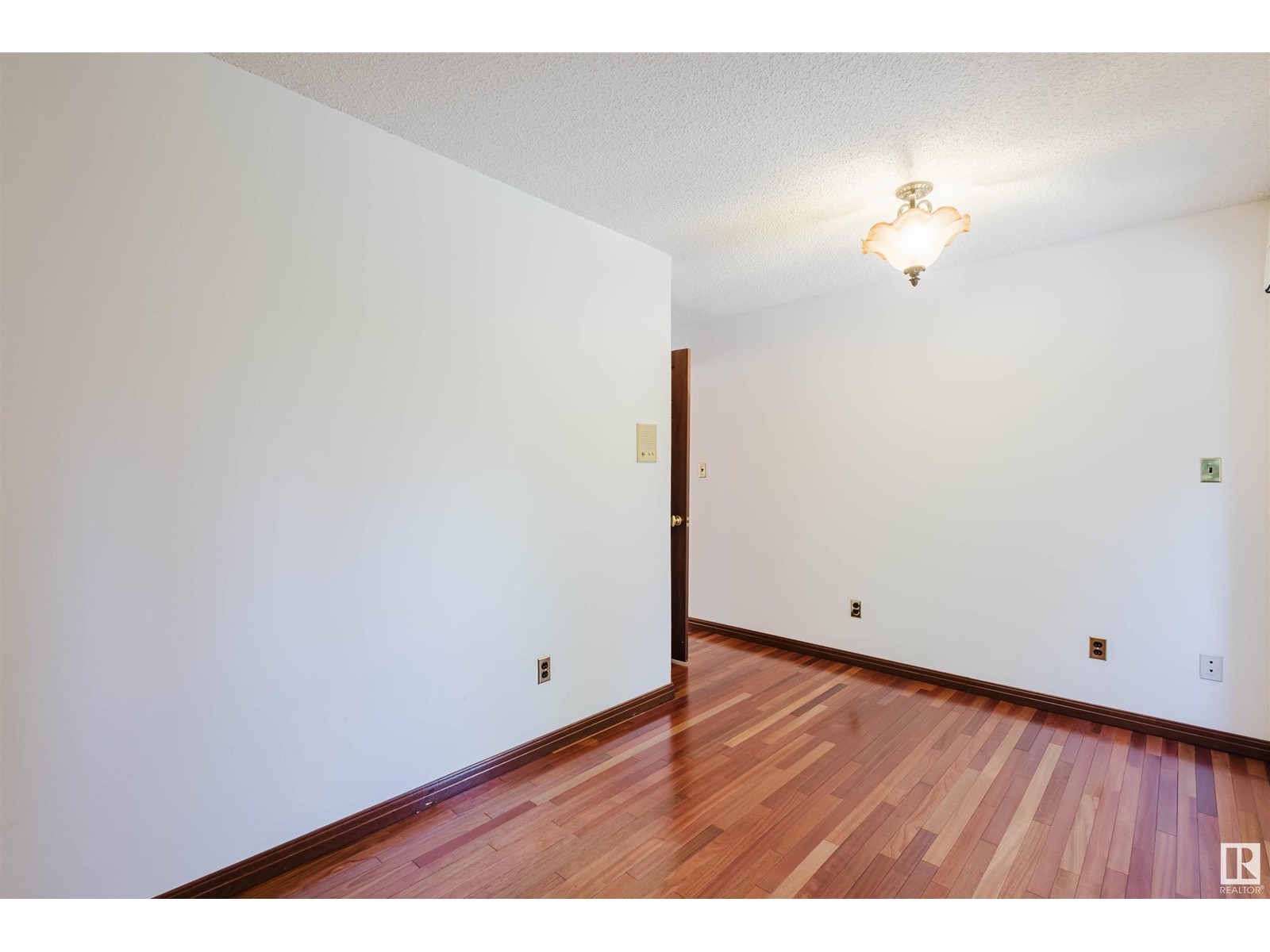 10552 16 Av Nw, Edmonton, Alberta  T6J 5H9 - Photo 43 - E4439121