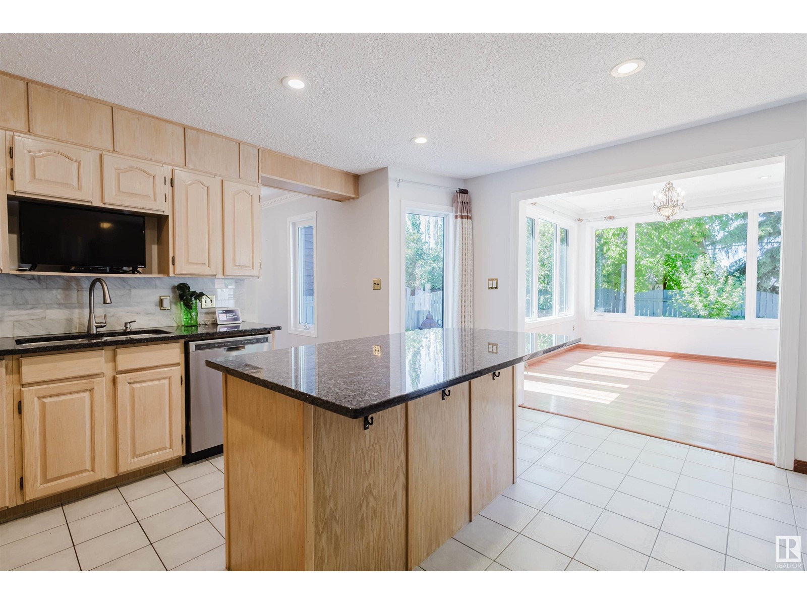 10552 16 Av Nw, Edmonton, Alberta  T6J 5H9 - Photo 20 - E4439121