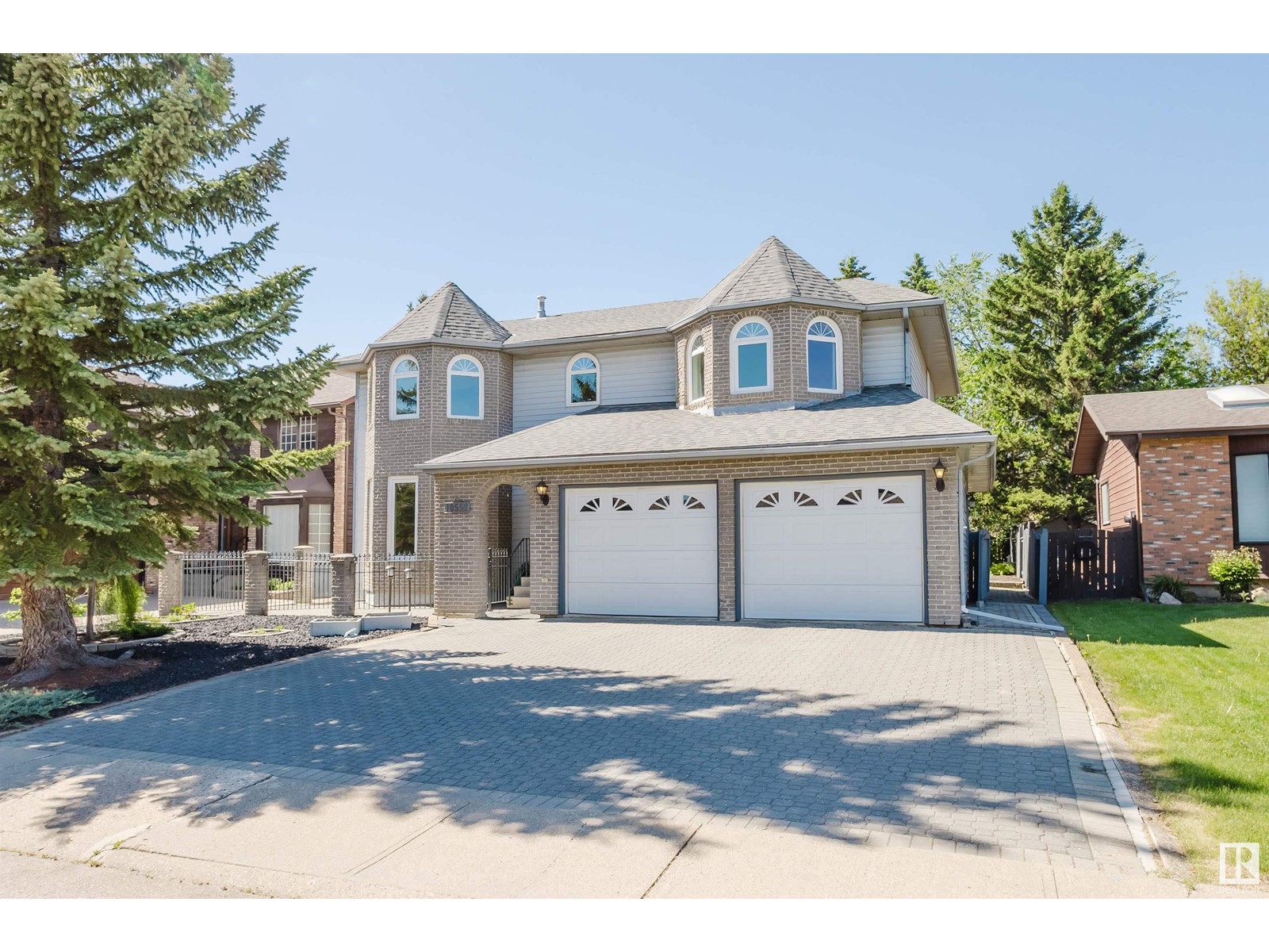 10552 16 AV NW, Edmonton, Alberta