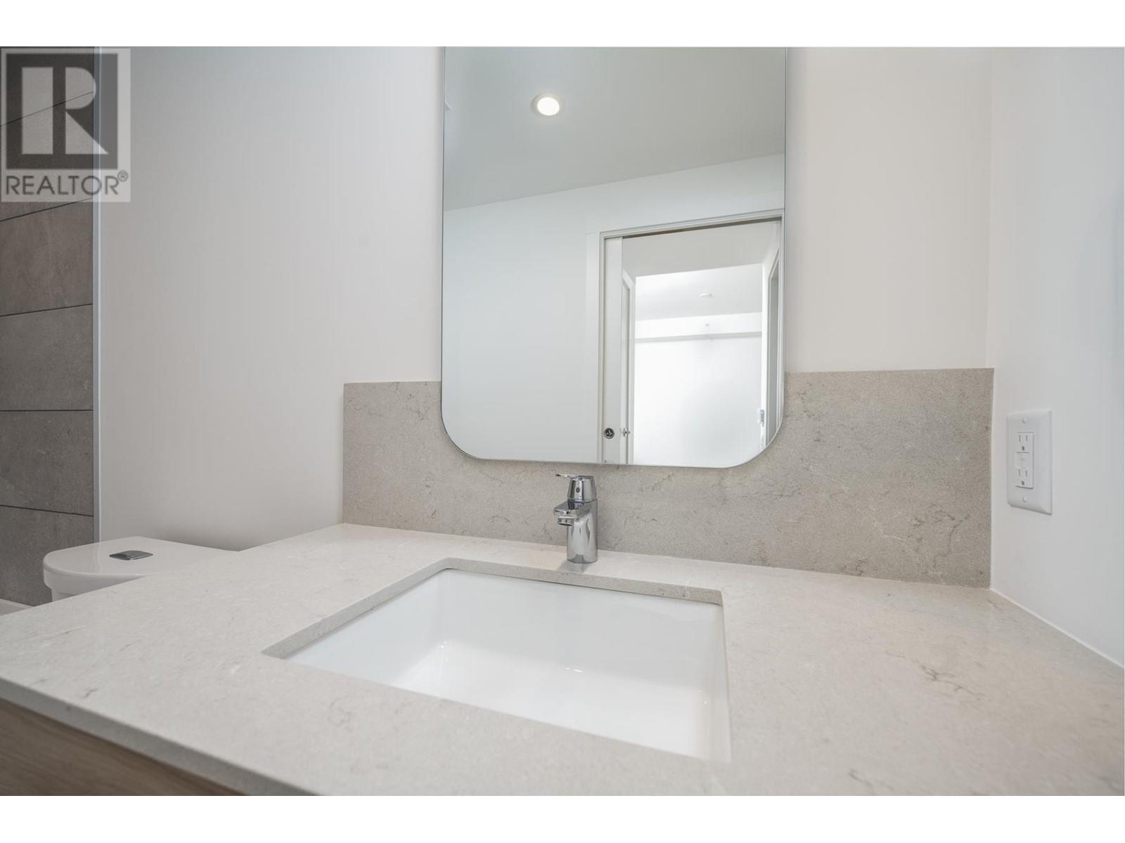 202 2325 Emery Court, North Vancouver, British Columbia  V7J 0E8 - Photo 10 - R2958388