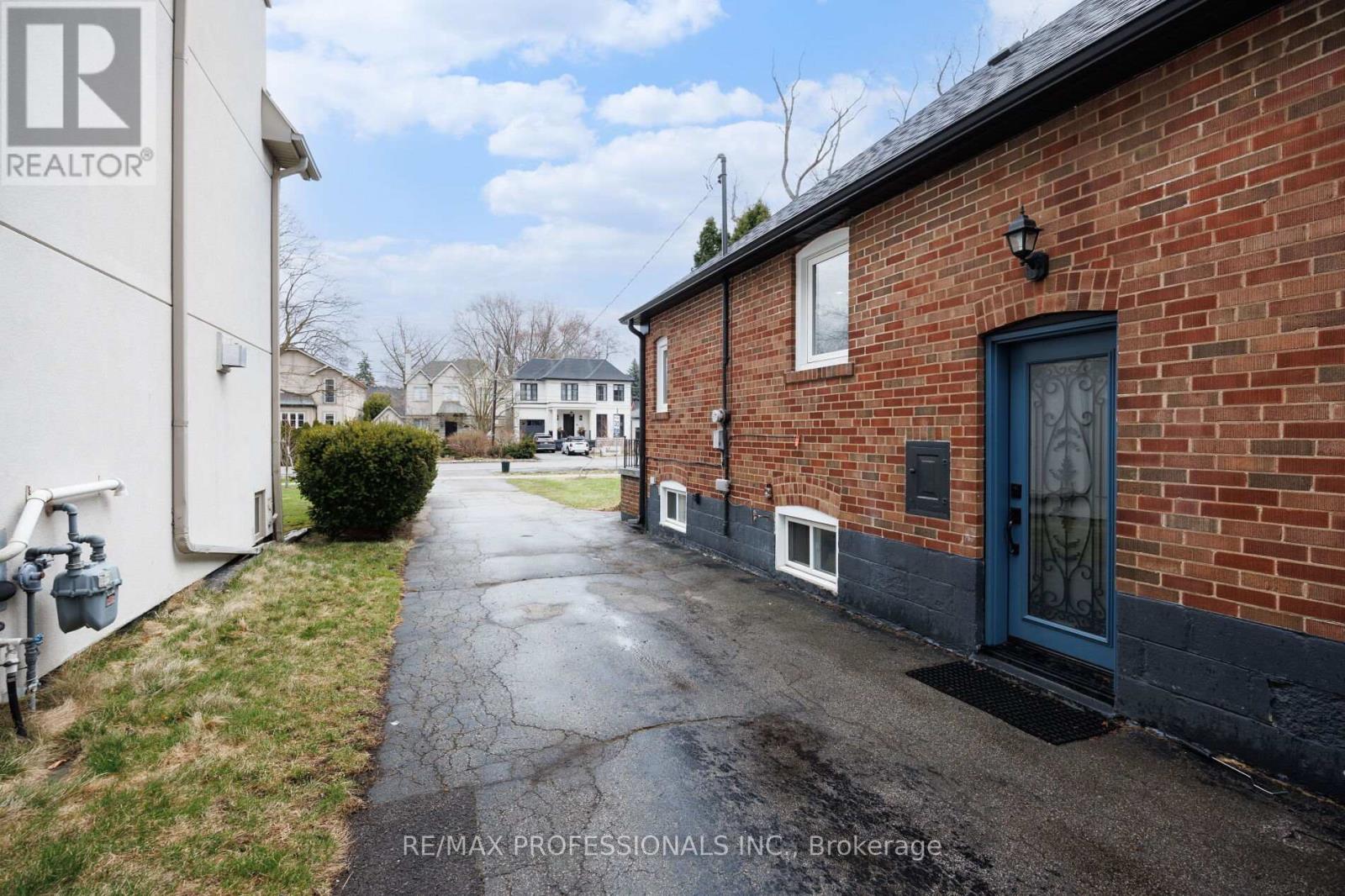 168 The Kingsway, Toronto, Ontario  M8X 2V6 - Photo 24 - W12104836
