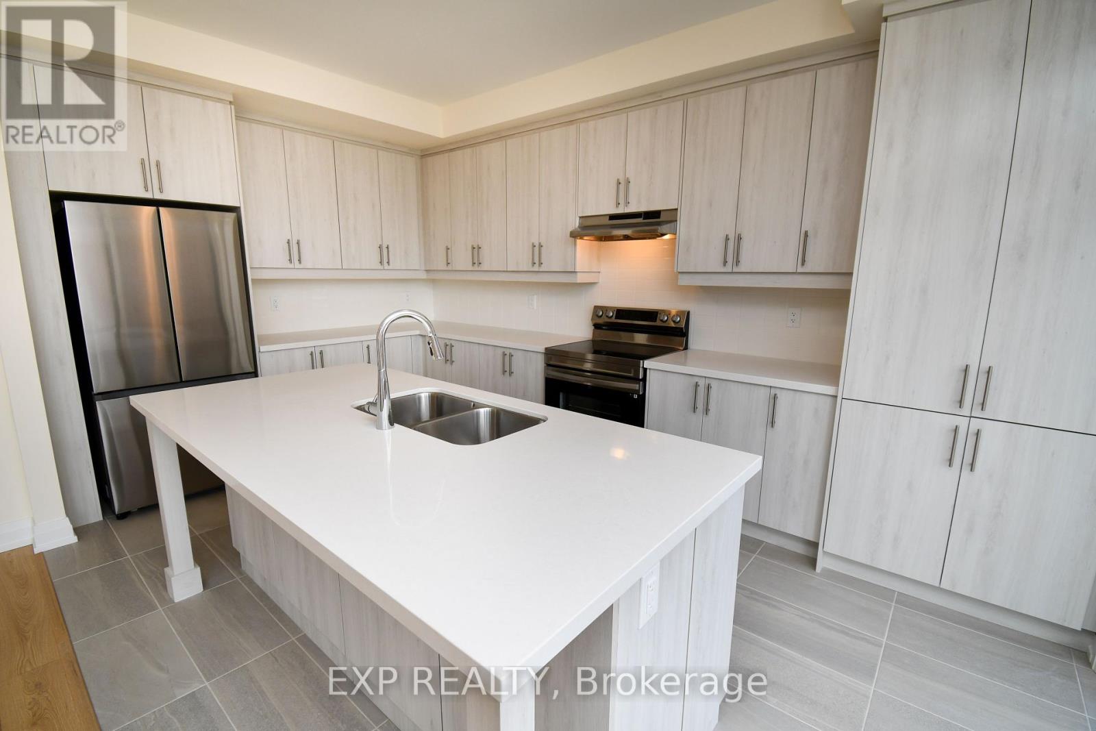 56 Bearberry Road, Springwater, Ontario  L0L 1Y3 - Photo 13 - S12186071