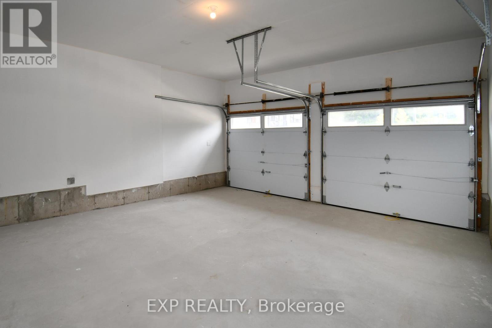 56 Bearberry Road, Springwater, Ontario  L0L 1Y3 - Photo 40 - S12186071