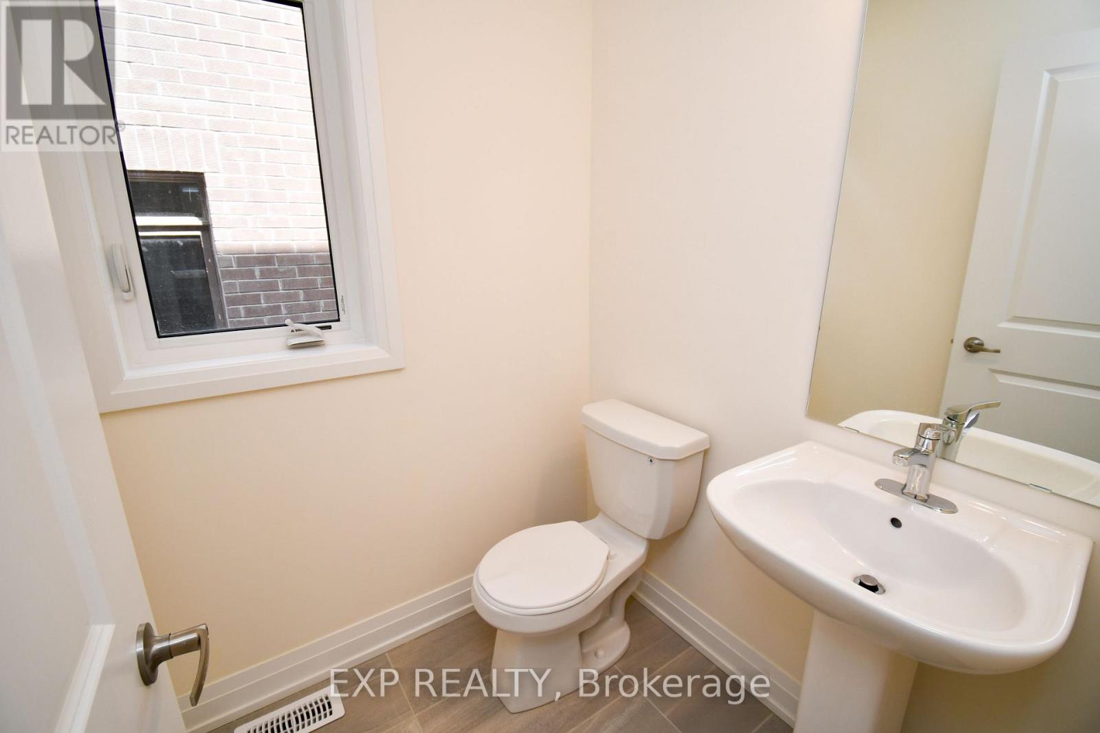 56 Bearberry Road, Springwater, Ontario  L0L 1Y3 - Photo 9 - S12186071