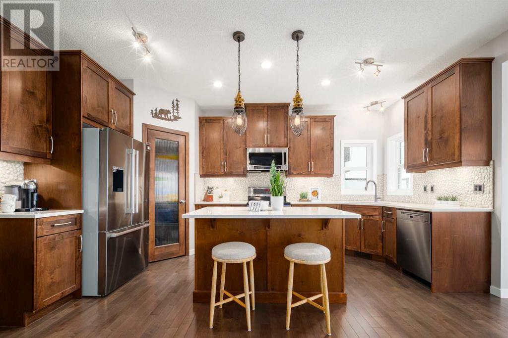 133 Cougar Ridge Close Sw, Calgary, Alberta  T3H 0V4 - Photo 6 - A2223516