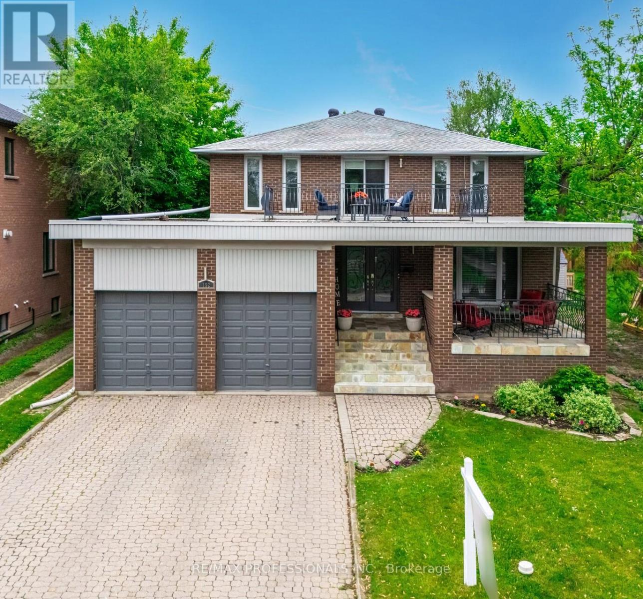 <div class="slider-price">$1,578,000</div><p>152 Church Street, Toronto, Ontario</p>