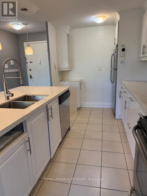 310 - 3120 Kirwin Avenue, Mississauga (Cooksville), Ontario  L5A 3R2 - Photo 5 - W12186079