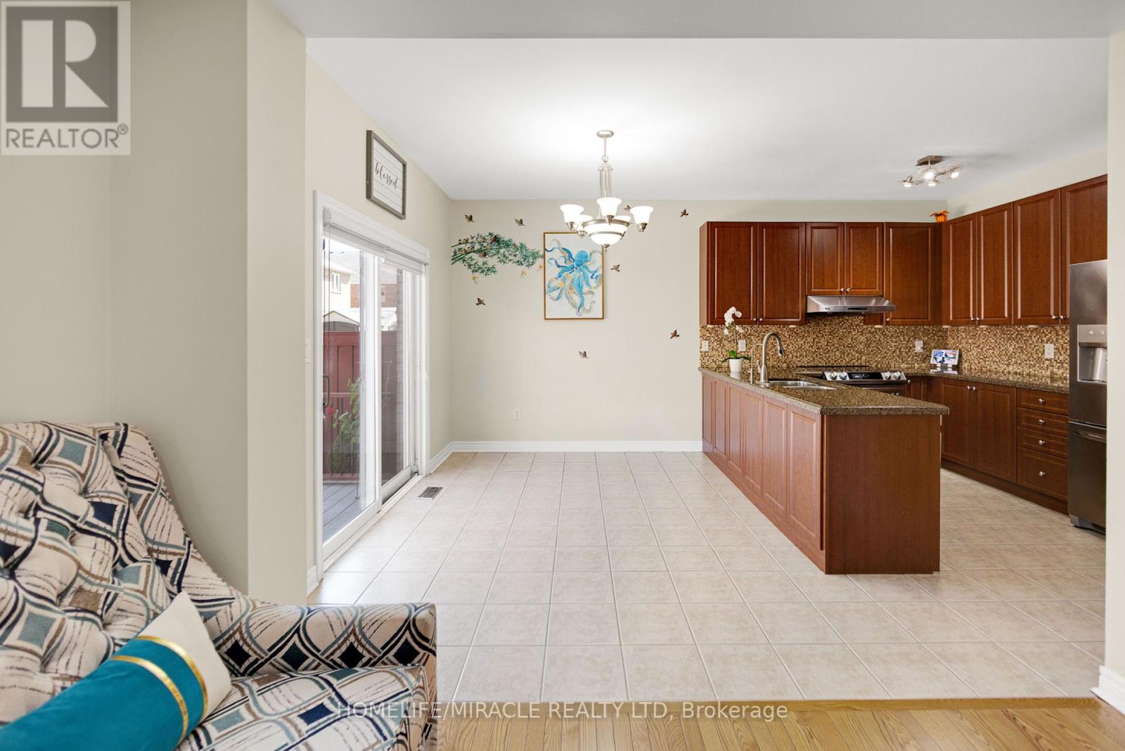 25 Openbay Gardens, Brampton, Ontario  L6R 0V2 - Photo 12 - W12186093