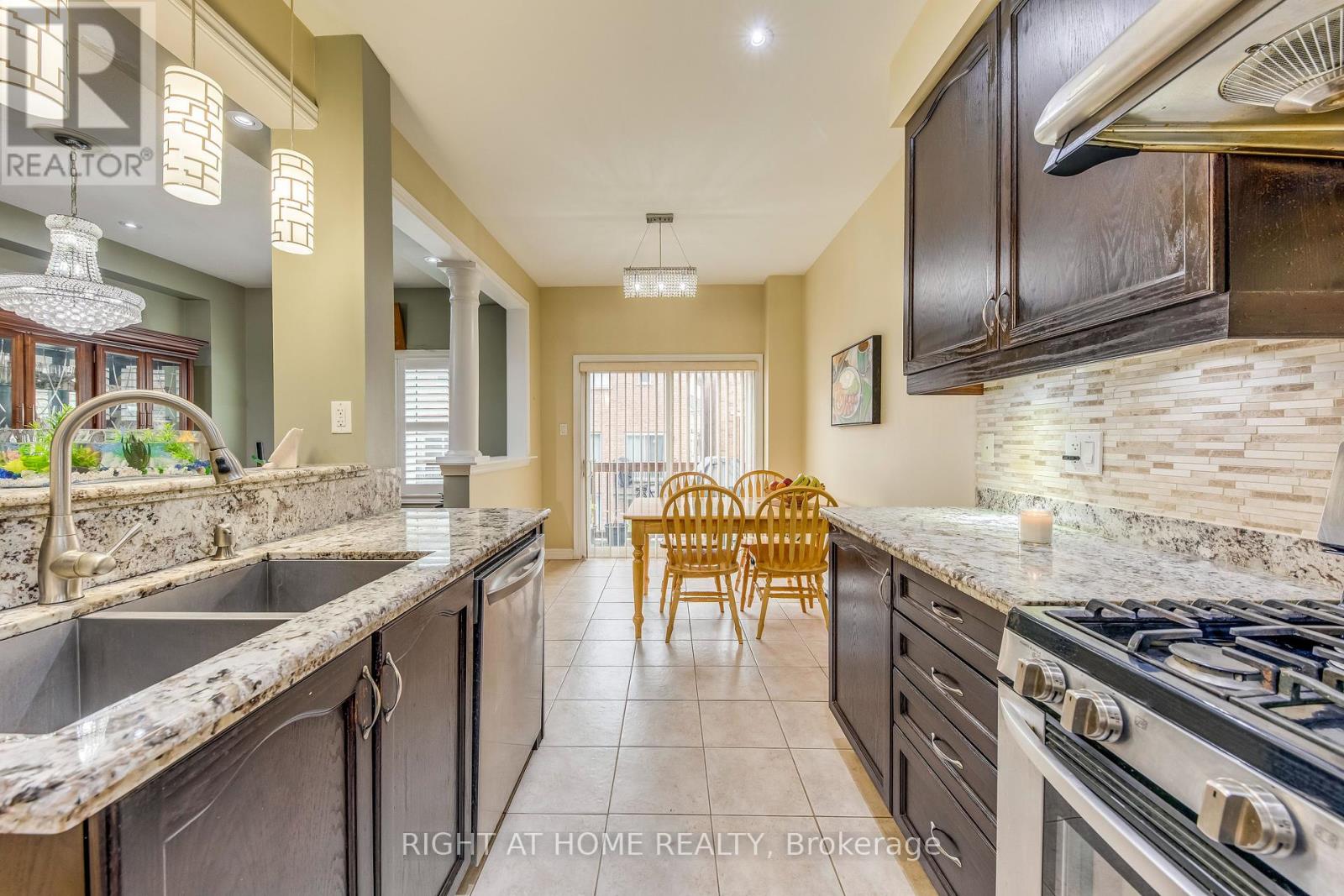 24 Lou Pomanti Street, Toronto, Ontario  M9M 0C2 - Photo 13 - W12186099