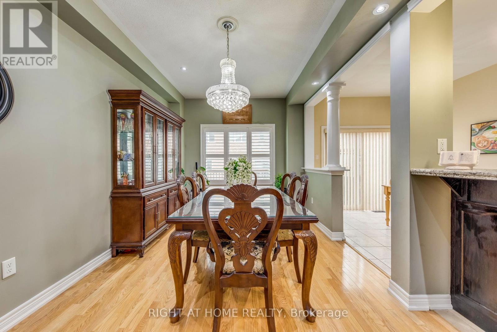 24 Lou Pomanti Street, Toronto, Ontario  M9M 0C2 - Photo 9 - W12186099