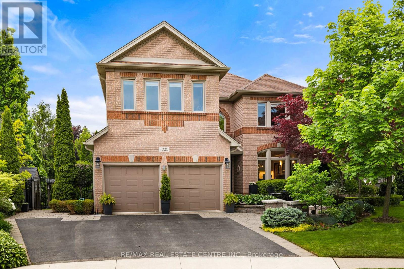 4229 Gleneagles Court, Burlington, Ontario  L7M 4A4 - Photo 2 - W12186104