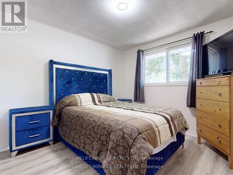 374 Book Road, Grimsby, Ontario  L3M 2M6 - Photo 16 - X12186098