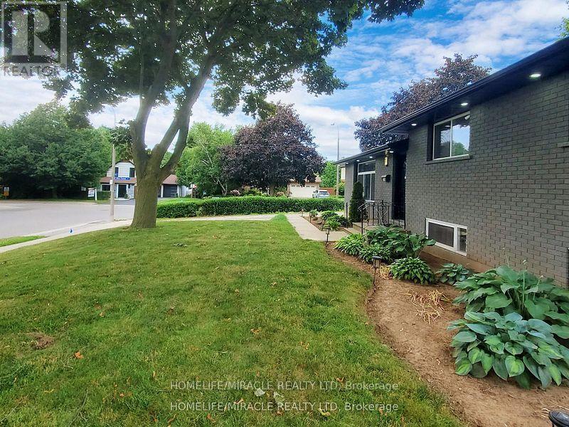 374 Book Road, Grimsby, Ontario  L3M 2M6 - Photo 3 - X12186098