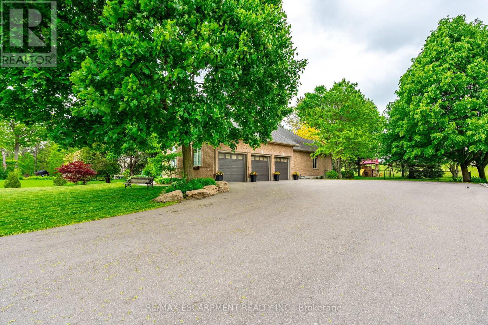 248 4th Concession Road W, Hamilton, Ontario  L8B 1J3 - Photo 2 - X12186102