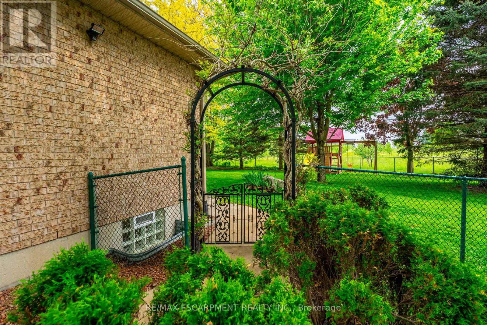 248 4th Concession Road W, Hamilton, Ontario  L8B 1J3 - Photo 45 - X12186102