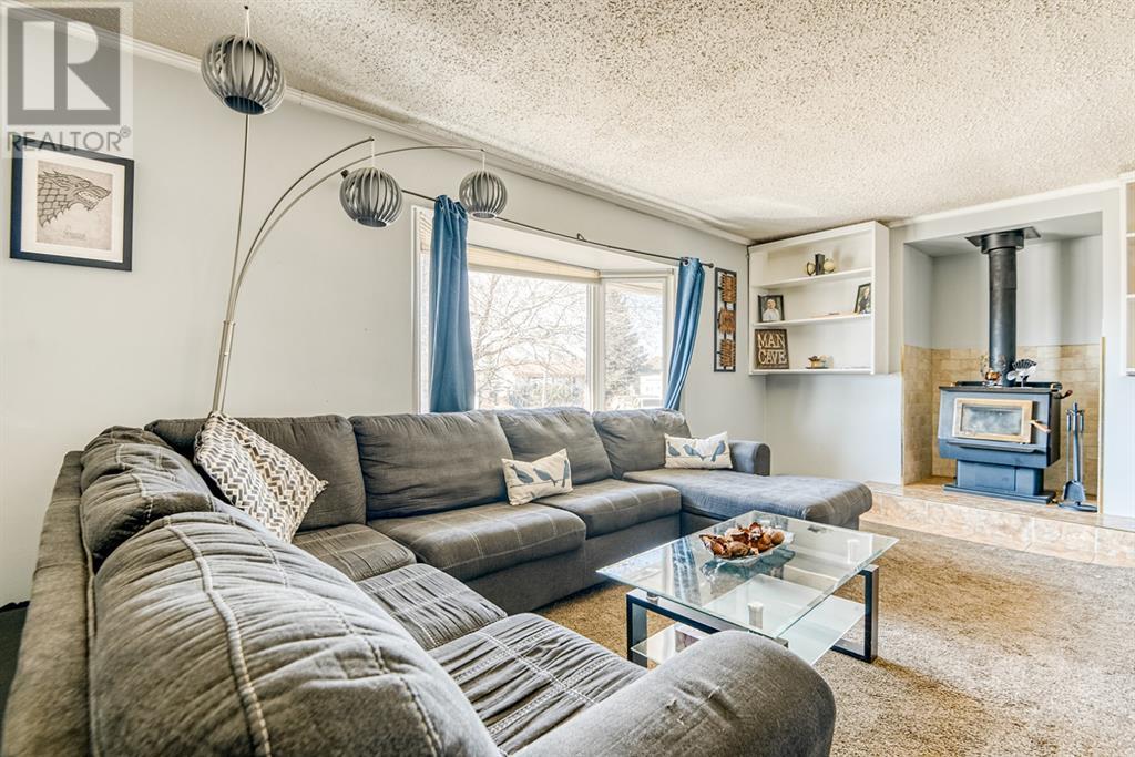 9645 Hillcrest Drive, Grande Prairie, Alberta  T8V 1A9 - Photo 9 - A2211943