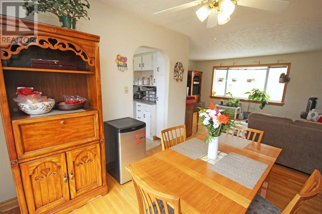 3419 Kerry Park Road Sw, Calgary, Alberta  T3E 4S5 - Photo 9 - A2214819