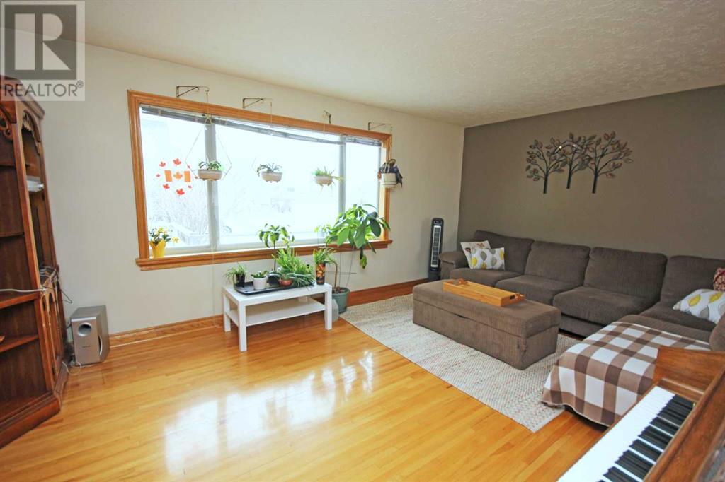 3419 Kerry Park Road Sw, Calgary, Alberta  T3E 4S5 - Photo 3 - A2214819