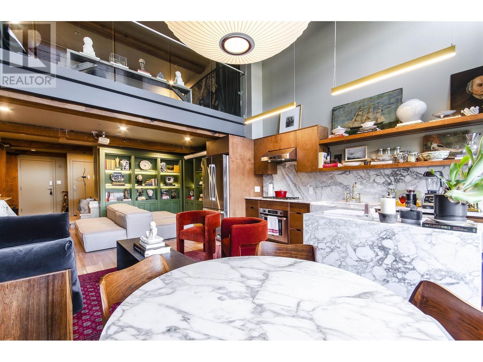 302 528 BEATTY STREET, Vancouver, British Columbia