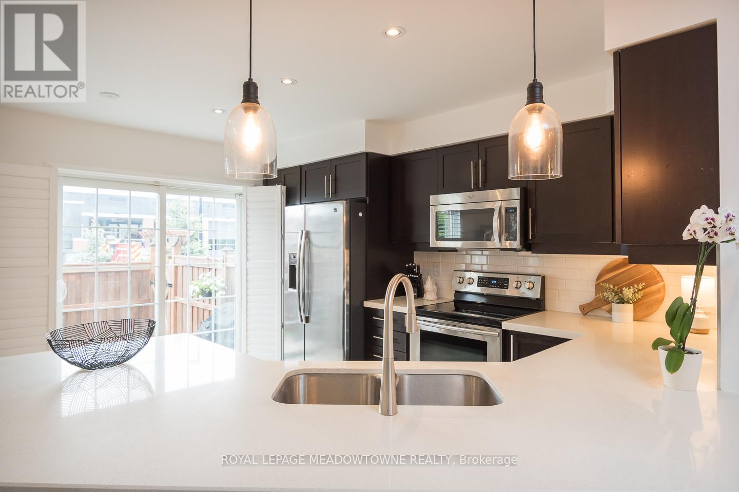 1065 Nadalin Heights, Milton, Ontario  L9T 8H4 - Photo 8 - W12184884