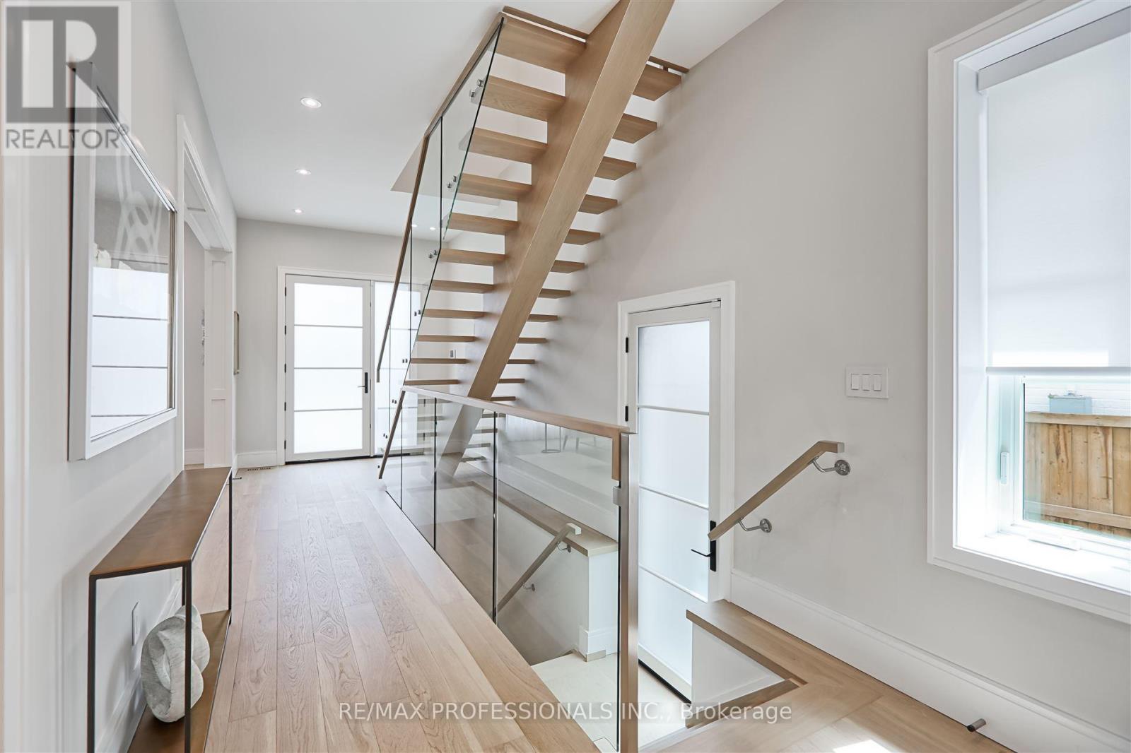 466 Prince Edward Drive N, Toronto (Kingsway South), Ontario  M8X 2M3 - Photo 35 - W12186130