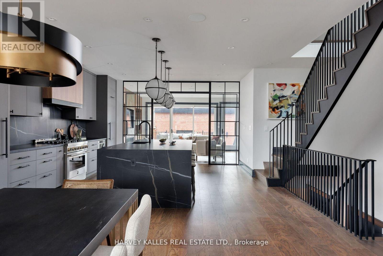 498 Roxton Road, Toronto, Ontario  M6G 3R4 - Photo 8 - C12172621