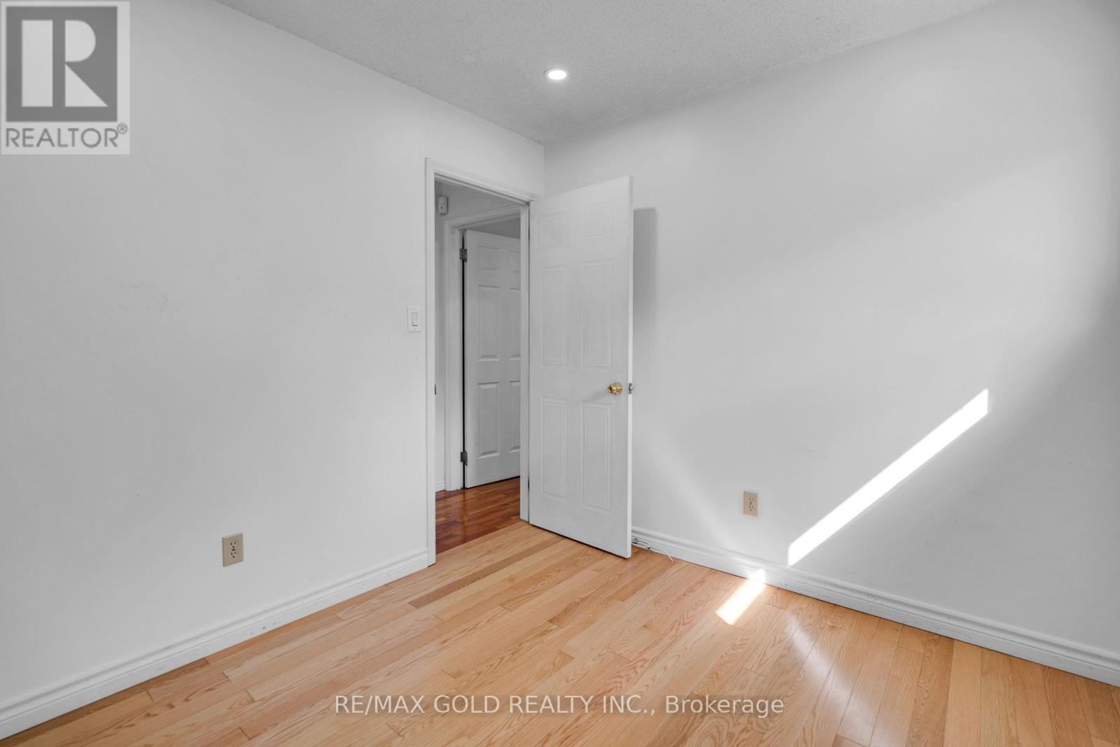92 Ardsley Road, London North (North I), Ontario  N6G 3W4 - Photo 12 - X12186128