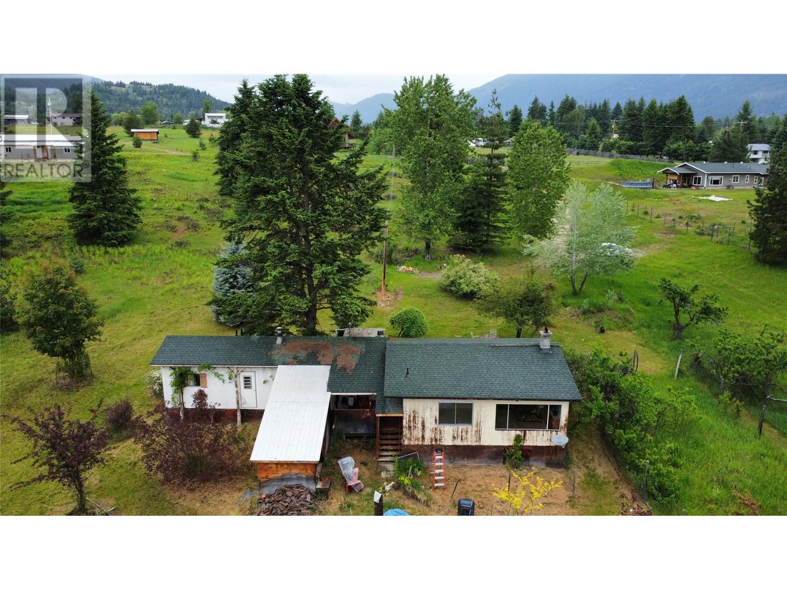 3688 Mckenzie Road, Krestova, British Columbia