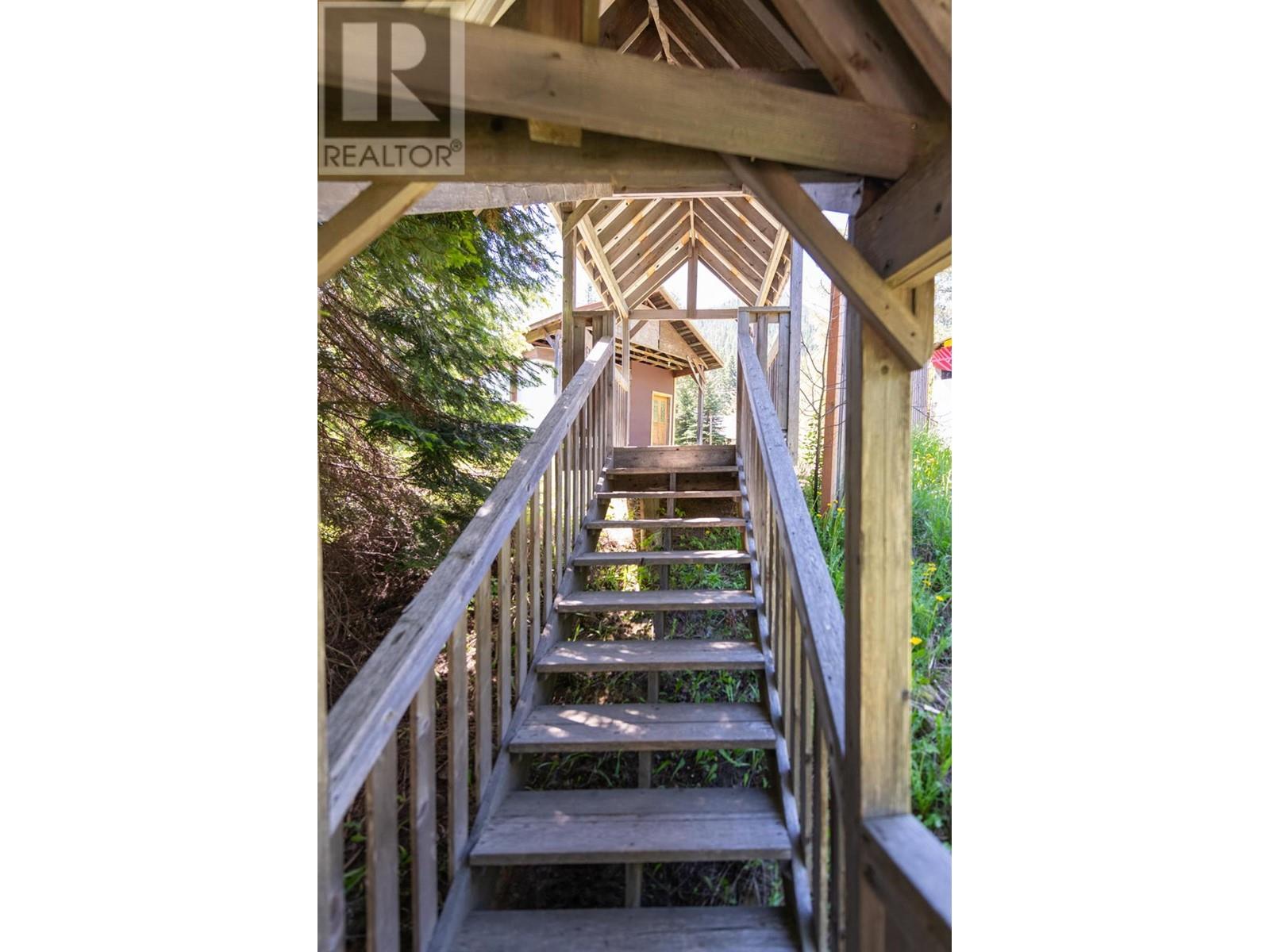 7604 1st Avenue, Ymir, BC V0G2K0