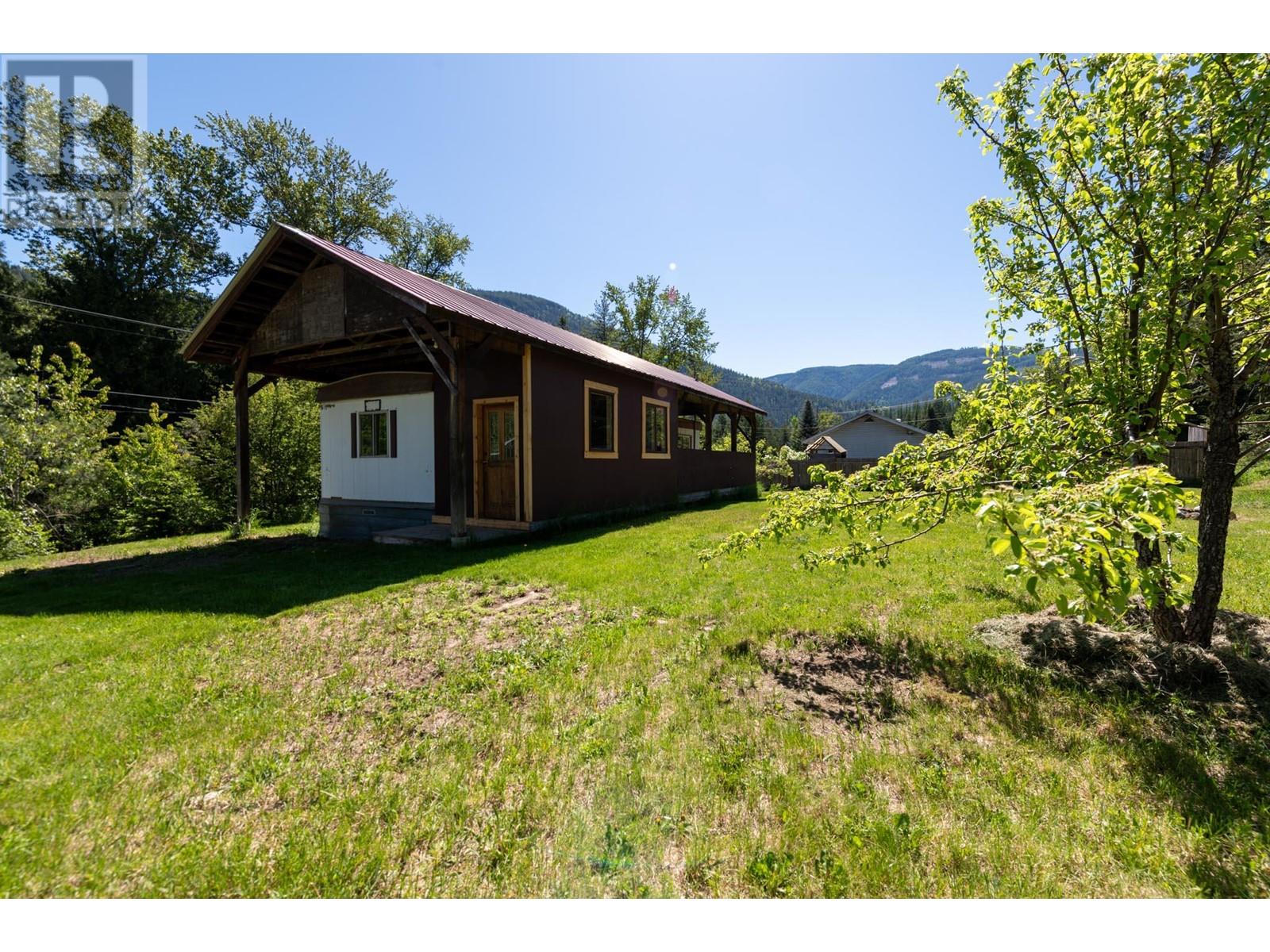 7604 1st Avenue, Ymir, British Columbia  V0G 2K0 - Photo 4 - 10349865
