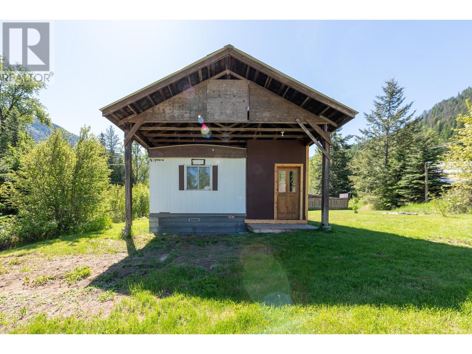 7604 1st Avenue, Ymir, British Columbia  V0G 2K0 - Photo 5 - 10349865