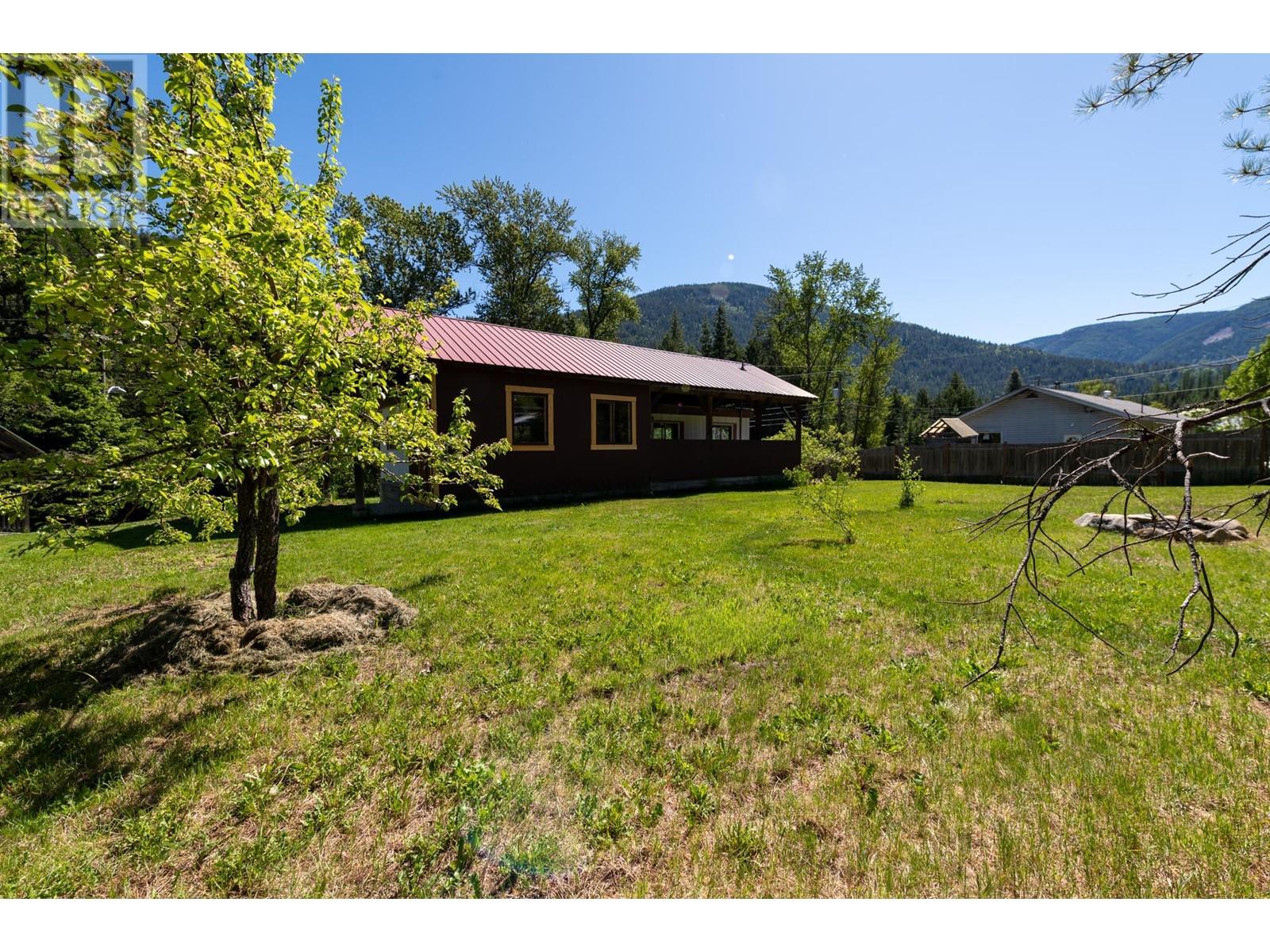 7604 1st Avenue, Ymir, British Columbia  V0G 2K0 - Photo 6 - 10349865