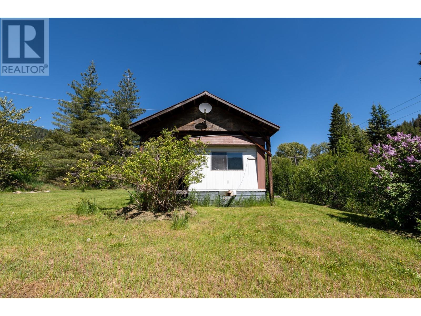 7604 1st Avenue, Ymir, British Columbia  V0G 2K0 - Photo 8 - 10349865