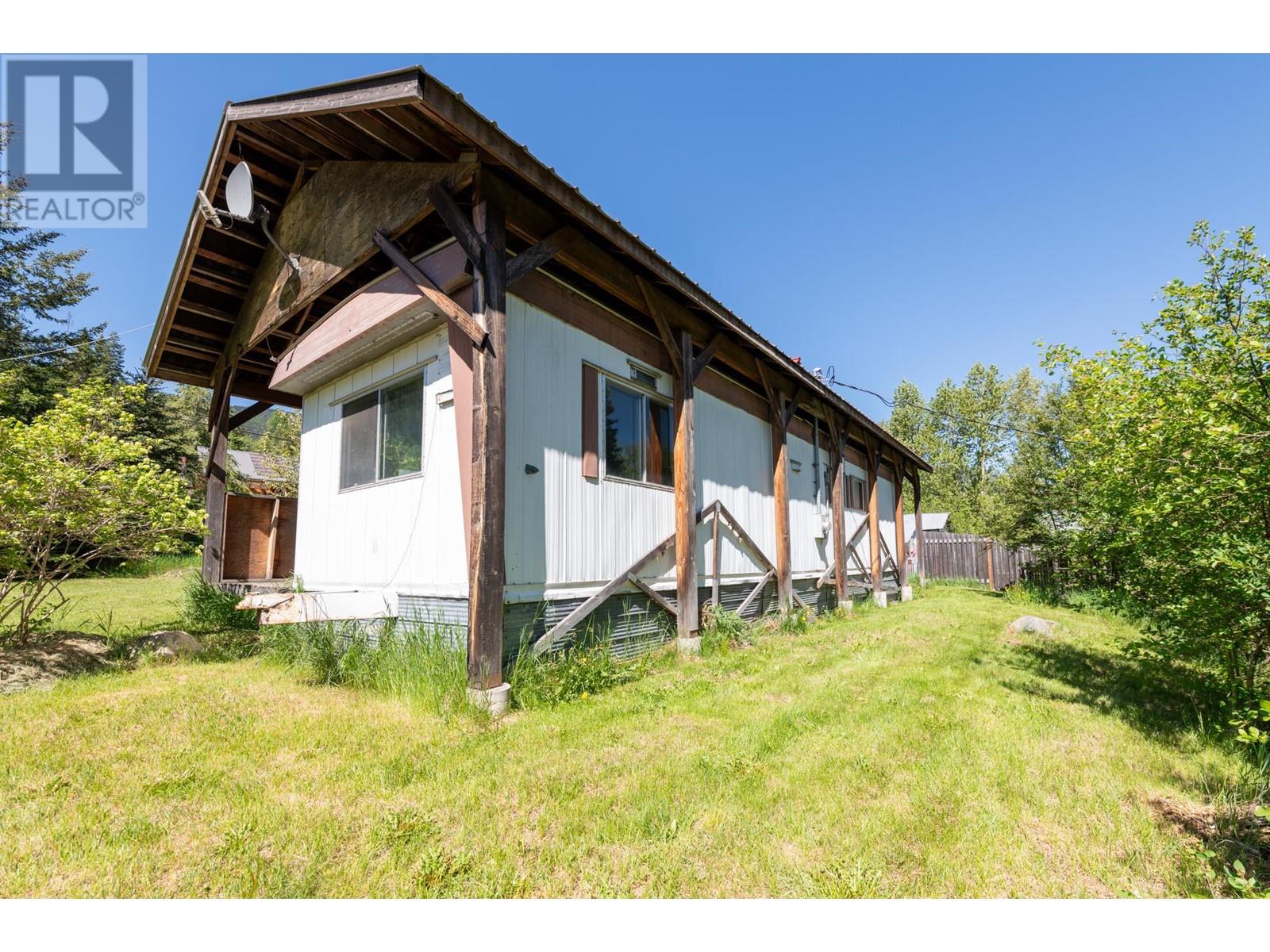 7604 1st Avenue, Ymir, British Columbia  V0G 2K0 - Photo 9 - 10349865