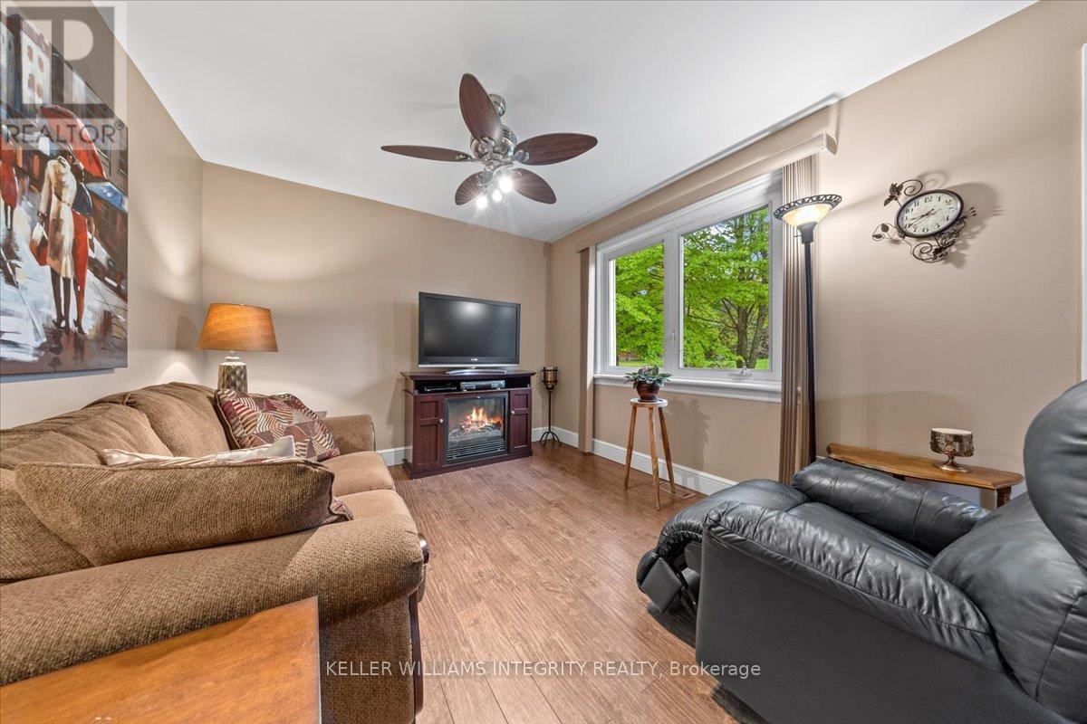40968 Highway 41 Road, Laurentian Valley, Ontario  K8A 6W5 - Photo 12 - X12186170