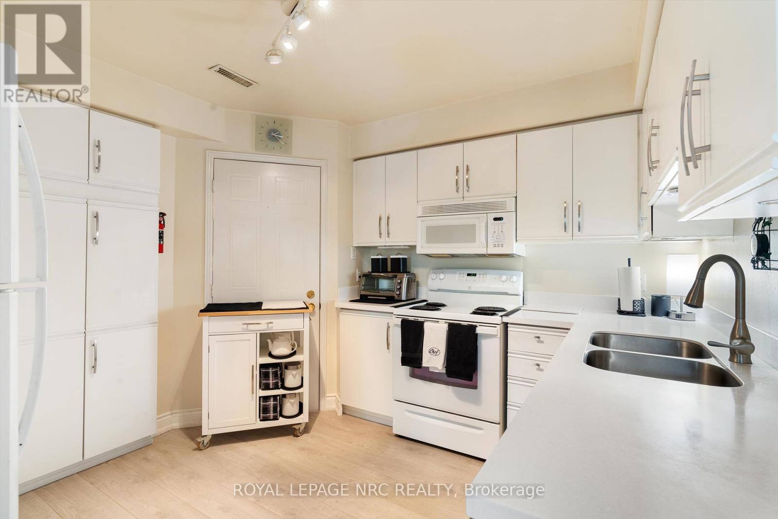 82 - 2530 Northampton Boulevard, Burlington, Ontario  L7M 4B4 - Photo 5 - W12186173
