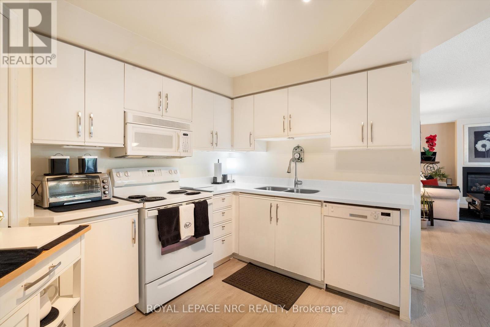 82 - 2530 Northampton Boulevard, Burlington, Ontario  L7M 4B4 - Photo 6 - W12186173