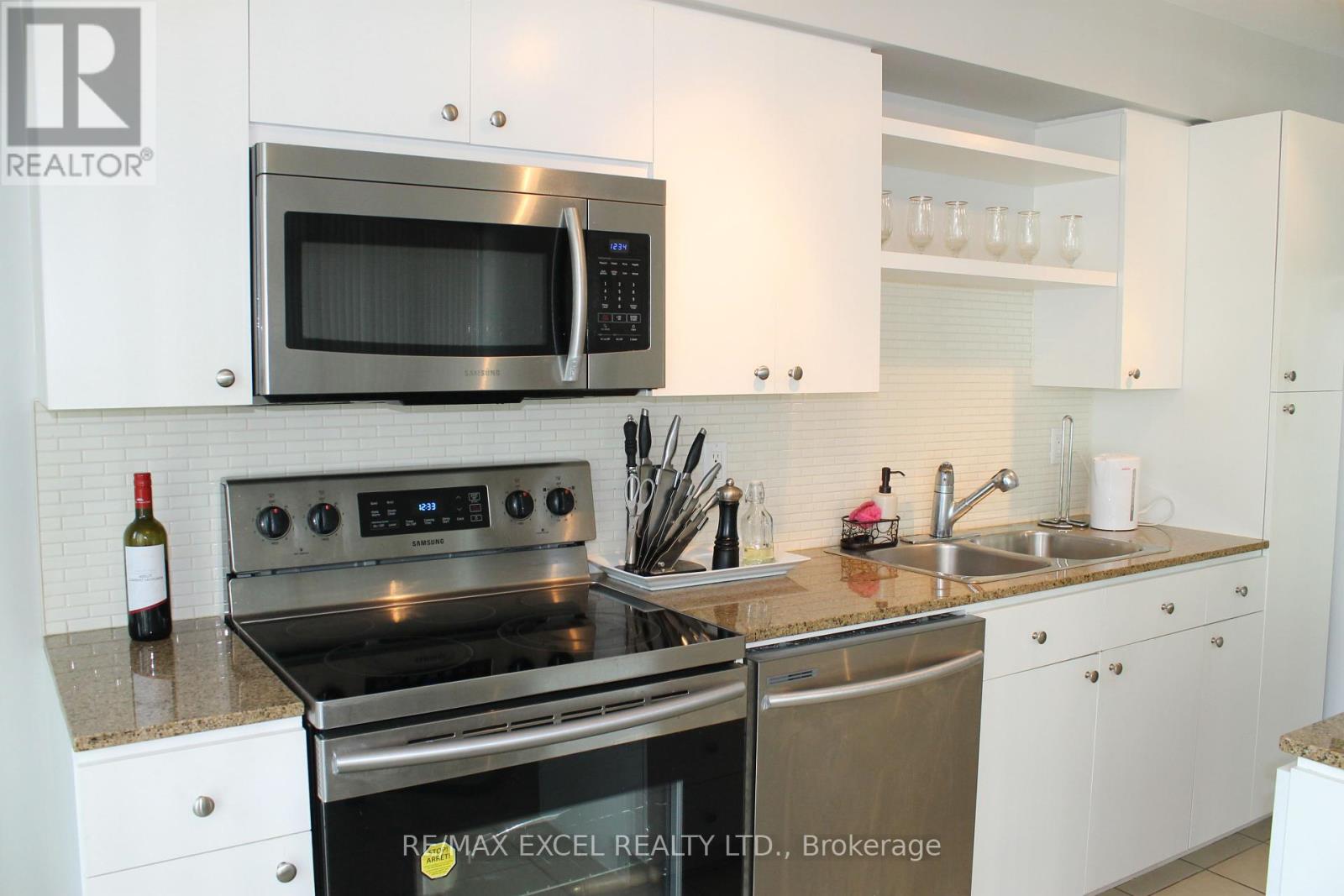 710 - 361 Front Street W, Toronto, Ontario  M5V 3R5 - Photo 4 - C12186152